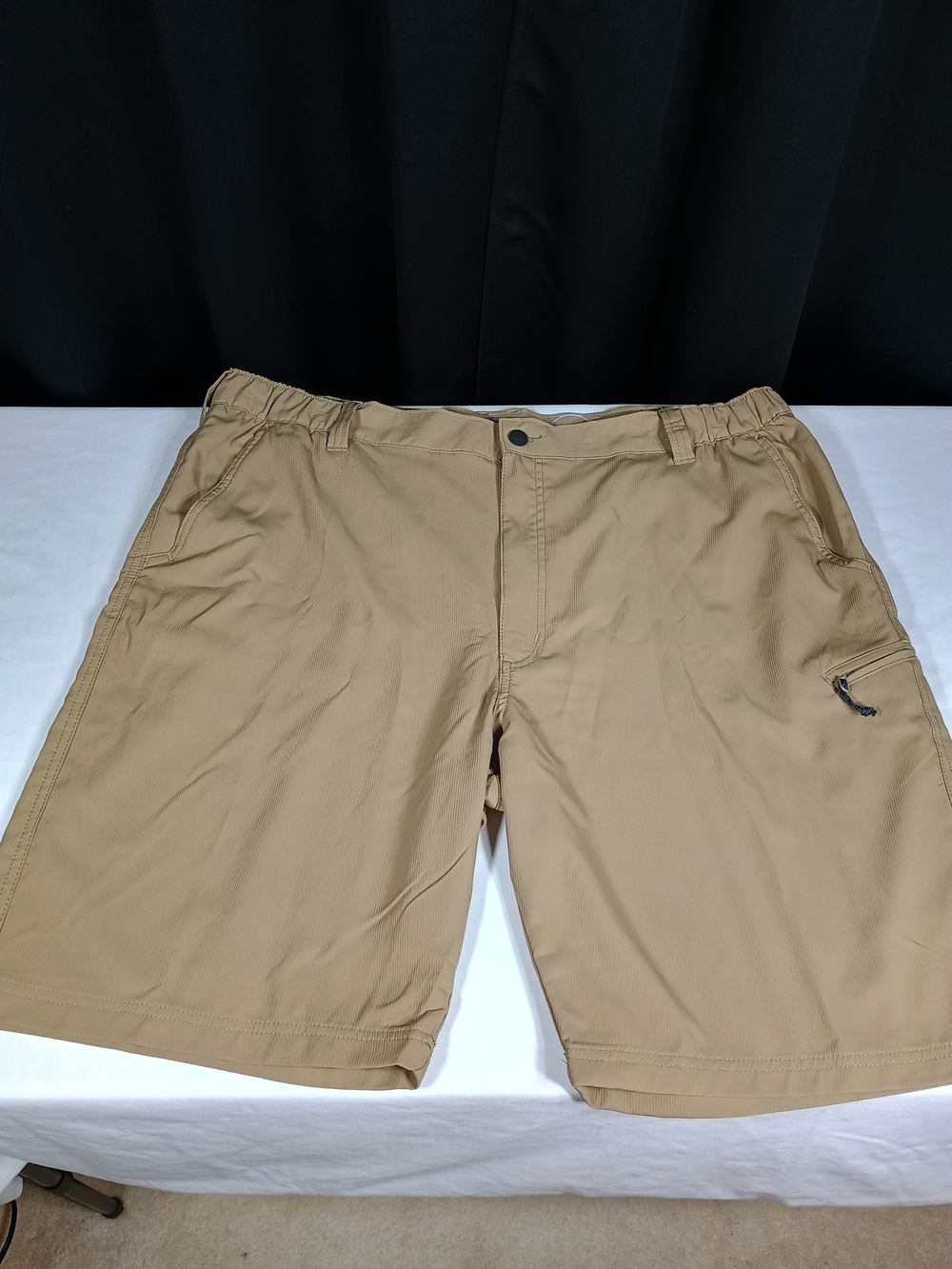 Wrangler Men's Khaki Hybrid Cargo Shorts Size 42